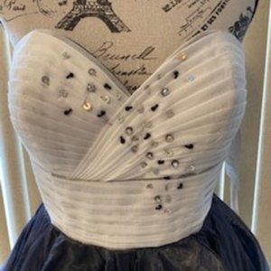 *CLEARANCE* FLIRTY NAVY/WHITE 0EMBELLISHED SHORT FORMAL DRESS SIZE 10